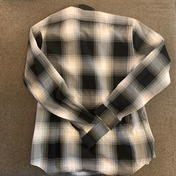 Express button up - Picture 3 of 3